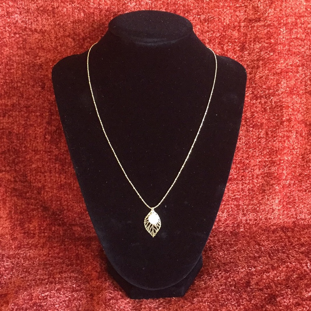New Gold Leaf Necklace w/Pearl Like Accent Stone